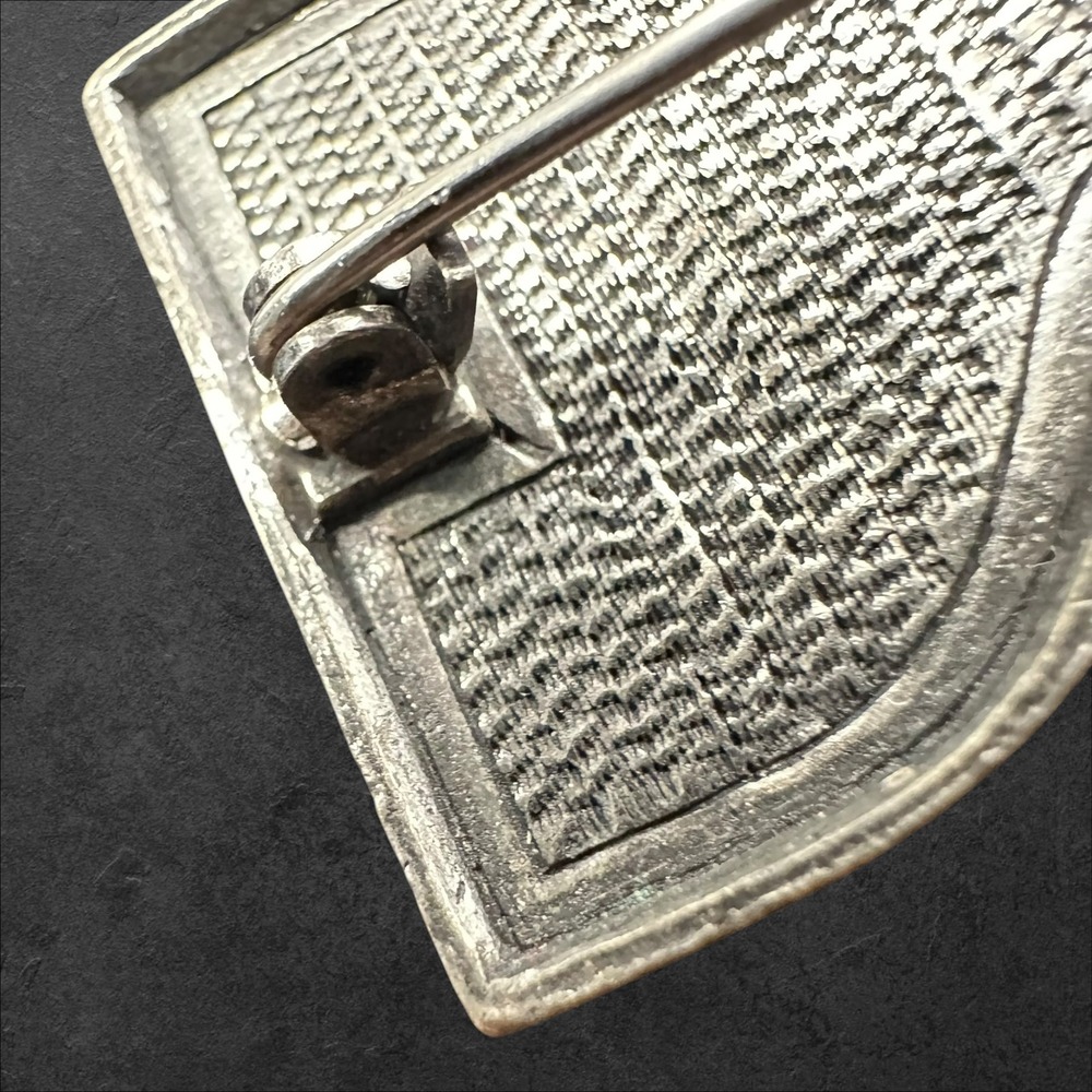 Miracle Celtic Dirk Pin Brooch Green Stone Silver Tone Knotwork Dagger - Picture 8 of 8